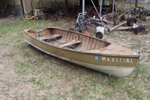 lot 603 image: Elgin 12 Wood Boat