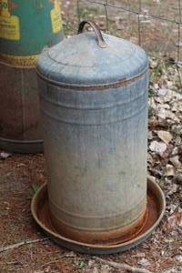 lot 1025 image: Chicken Feeder