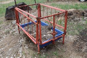 lot 1031 image: Sheep Hay Feeder