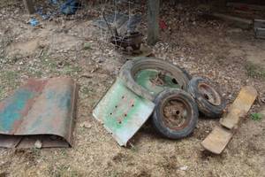 lot 1034 image: Misc. Tractor Parts