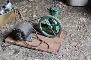 lot 1043 image: Pump, Electric Motor