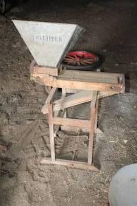 lot 1050 image: Vintage The Clipper Grain Cleaner