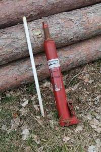 lot 1062 image: 8-Ton Pump Jack