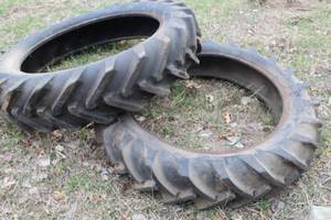 lot 1072 image: Lot of (2) Tractor Tires