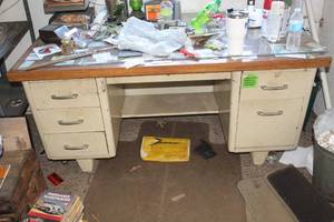lot 1085 image: Metal Office Desk 6-drawer