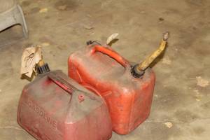 lot 1104 image: Lot of (2) 5-Gallon Plastic Gas Cans