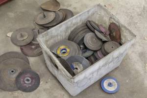 lot 1105 image: Lot of (1 Tote) SandingGrinding Discs