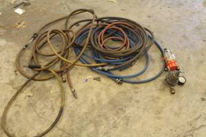 lot 1112 image: Lot of (4) Air Hoses, Accessories