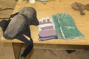 lot 1118 image: Lot of (3) Safety Gear - Knee Pad Set, Victor Welding Gloves, Work Gloves