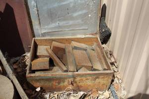 lot 1083 image: Lot of (1 Box) Project Metal Squares