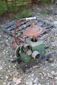 lot 1122 image: Fairbanks - Morse Style-D 1-12 hp Hit and Miss Motor