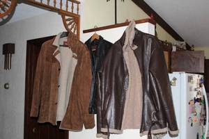 lot 122 image: Lot of (3) Mens Size Large Leather Jackets
