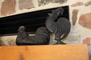 lot 117 image: Lot of (2) Rooster Theme Iron Table Dcor