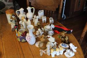 lot 129 image: Lot of (30) Knick Knacks - Figurines, Vases, Pitchers, Various Table Dcor