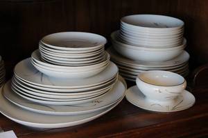 lot 131 image: Mikasa Fine China Hisako Set