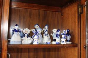 lot 133 image: Lot of (12) Delft Pottery Figurines