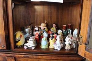 lot 134 image: Lot of (30) Figurines