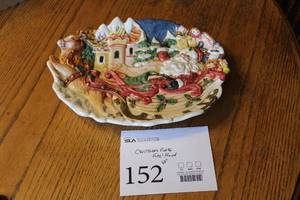 lot 152 image: Fitz & Floyd Christmas Theme Collectors Plate