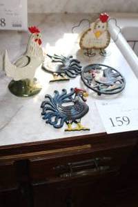 lot 159 image: Lot of (5) Rooster Theme Kitchen Dcor - Ceramic Vase, Napkin Holder, (3) Truvets