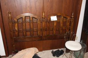 lot 194 image: 5 Wood Headboard
