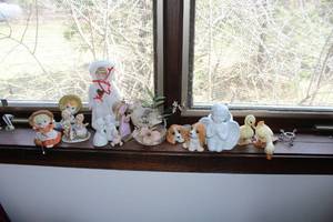 lot 206 image: Lot of (13) Figurines