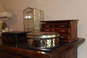lot 213 image: Lot of (4) Jewelry Boxes