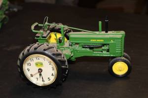 lot 236 image: John Deere Model B 116 Scale Table Clock