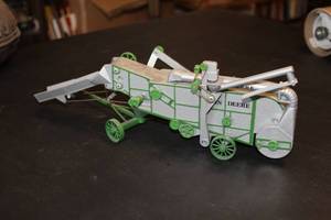lot 237 image: John Deere Thrashing Machine Cast Iron Scale Model