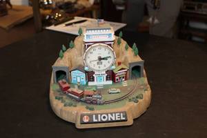 lot 246 image: Lionel Train Theme Table Clock