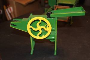 lot 249 image: John Deere Corn Sheller Scale Model