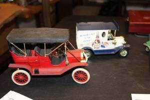lot 270 image: Lot of (2) Models - Pepsi Truck Bank, Vintage Model T