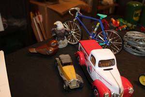 lot 272 image: Lot of (5) Table Dcor - Pepsi Truck, Old Car, 10-speed Bicycle, Bald Eagle, Wood Bird
