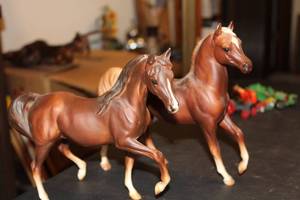 lot 274 image: Horse Theme Table Dcor