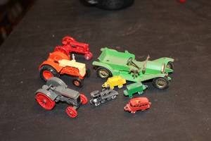 lot 276 image: Lot of (8) Vintage Toys - Tractors, Car, Train