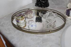 lot 1786 image: Mirror Plate & Decorations