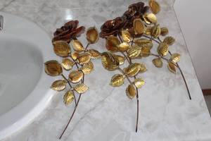 lot 1787 image: Lot of (3) Gold Rose Theme Metal Home Dcor