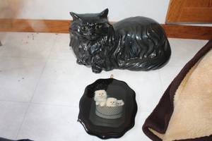 lot 1795 image: Black Cat Theme Porcelain Statue with Wall Art