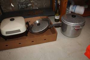 lot 1873 image: West Bend Electric Skillet with Lid, Pan, Cooking Pot
