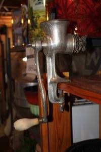 lot 1864 image: Universal No. 2 Hand Grinder
