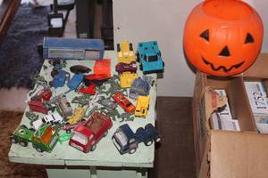 lot 1855 image: Toy Cars, Trucks, Army Men