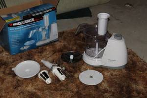 lot 1878 image: Black & Decker Food Processor (in original box)