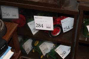 lot 284 image: Model Display Case with 2-Sliding Doors