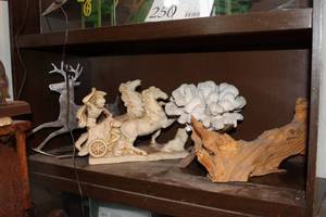 lot 286 image: Lot of (4) Home Dcor