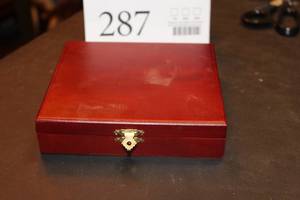 lot 287 image: Knife and Watch Set in Display Case