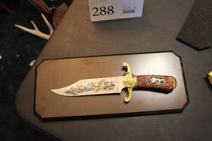 lot 288 image: Eagle Theme Stainless Steel Buck Knife with Display