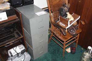 lot 325 image: Metal File Cabinet 3-drawer