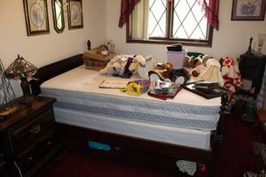 lot 364 image: Bedroom Set - Queen Bed w Mattress, Dresser, Hutch, Night Stand