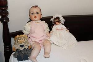 lot 378 image: Lot of (3) Dolls