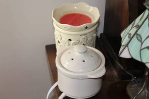 lot 391 image: Lot of (2) Candle Scent Aromas