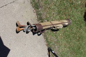 lot 403 image: Vintage Golf Clubs with Golf Bag